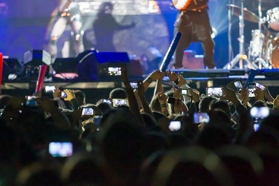 Mobile users at concert arena